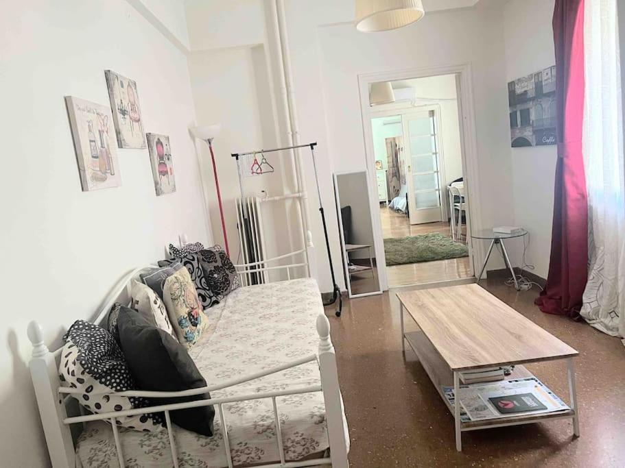 Amazing 3Bdr Apt With Unique Roof Garden In Plaka Athen Exterior foto